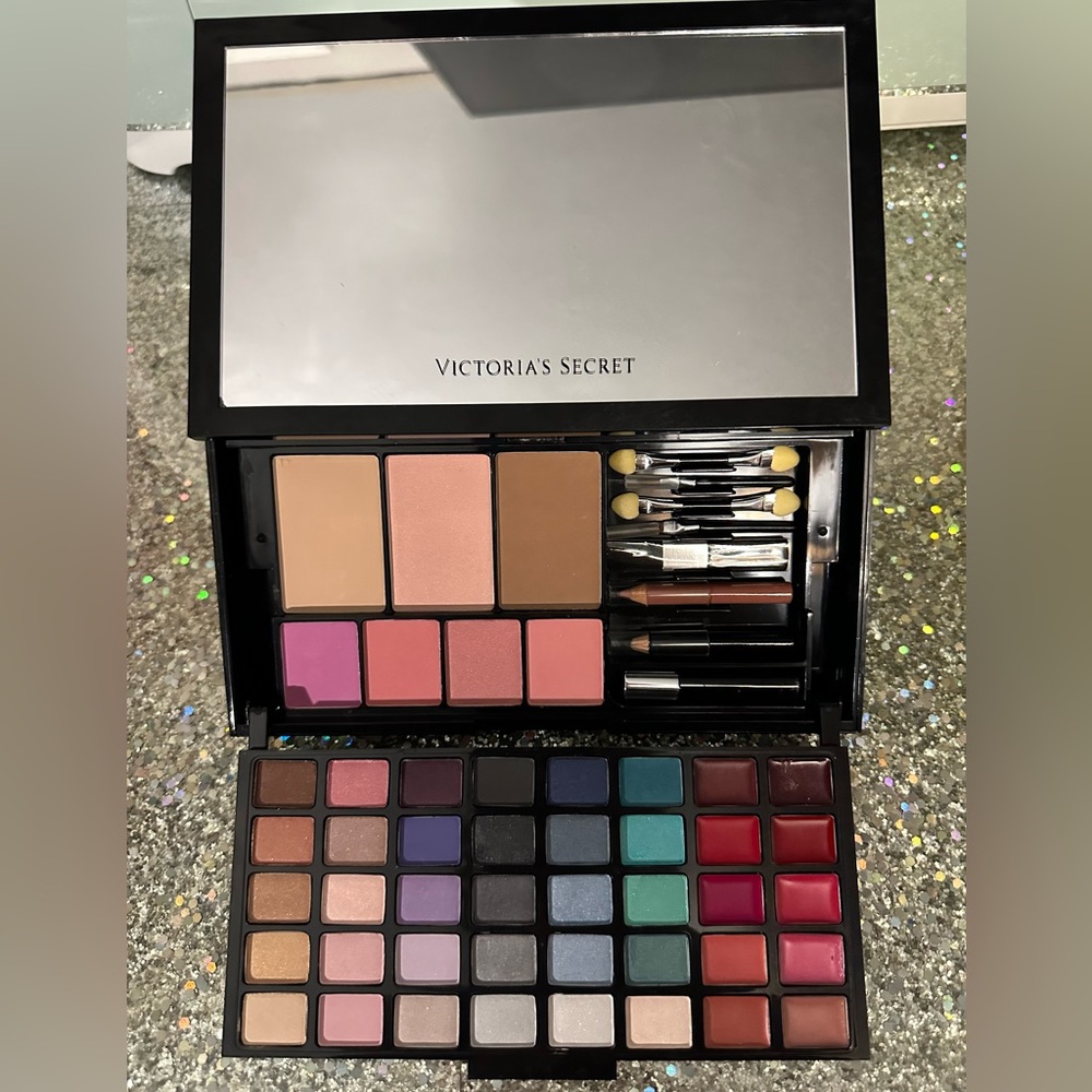 Victoria’s Secret Jet Setter Portable Makeup Kit